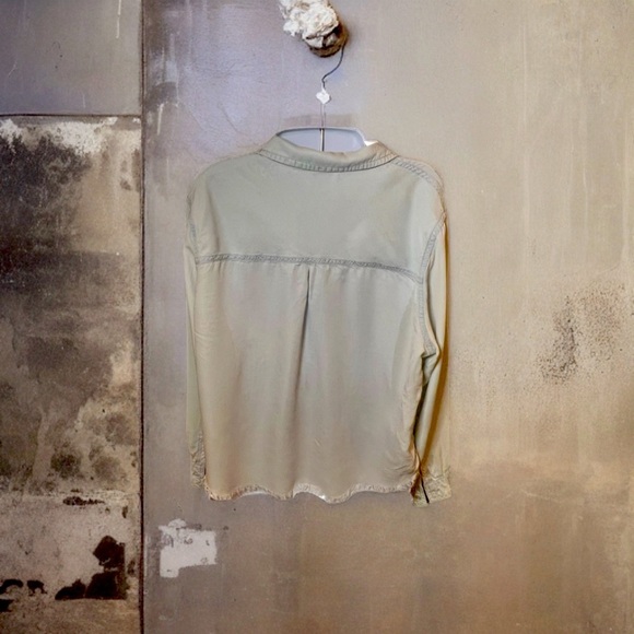 GUC Zara Women’s raw hem button up top size large - Picture 2 of 4